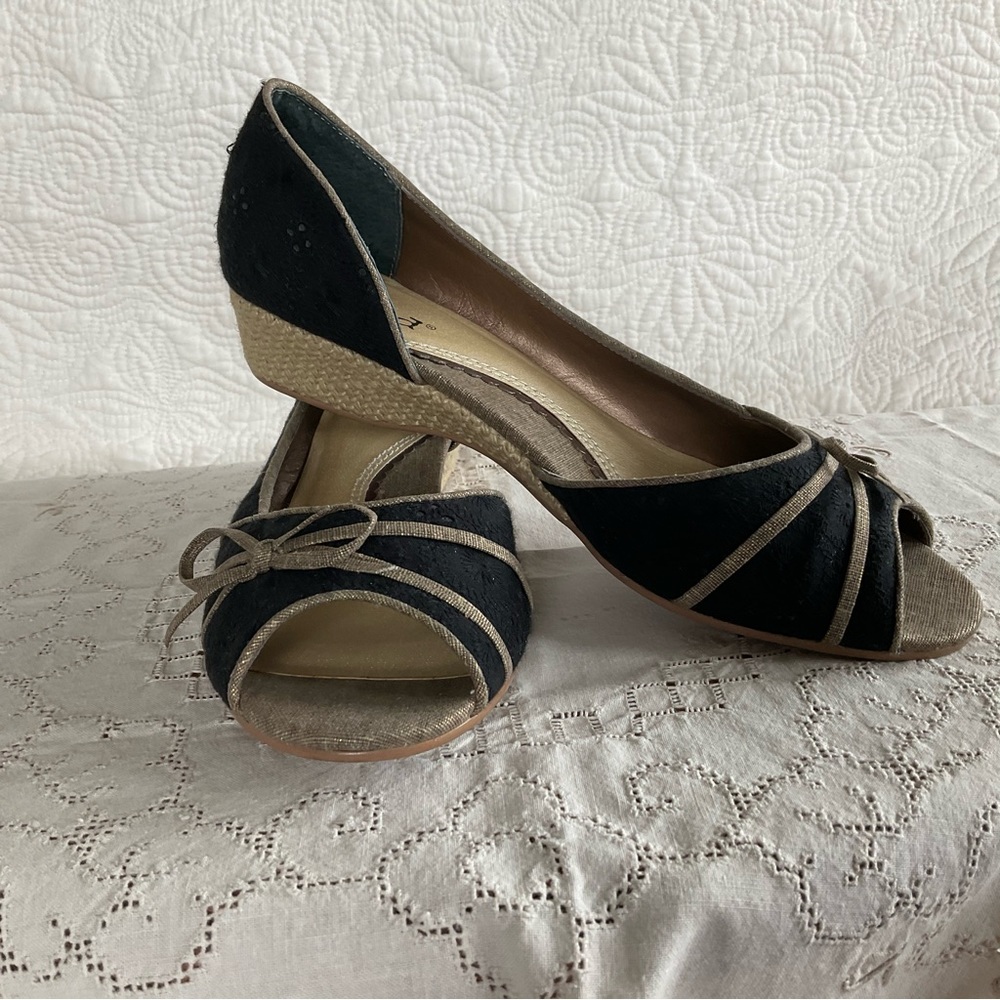 Mudd D’Orsay eyelet fabric espadrille wedge sandals 8.5
